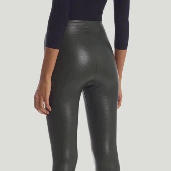 Commando Faux leather leggings featuring firming smoothing waistband. - Picture 2 of 4